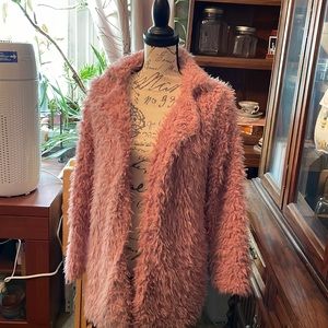 Kiverst light pink faux fur lightweight lined coat